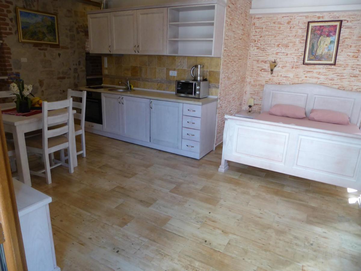Apartaments Charlie Chaplin Kotor Exterior photo
